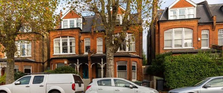 homely 2 bedroom property set within a beautiful period conversion - Photo 1