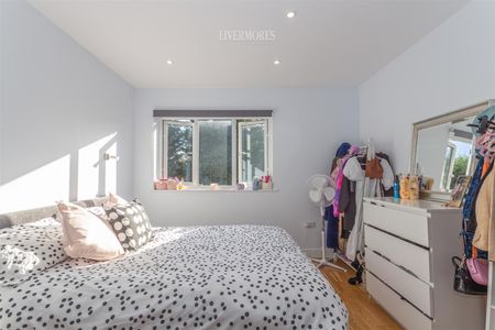 1 bedroom Terraced House to let - Photo 3