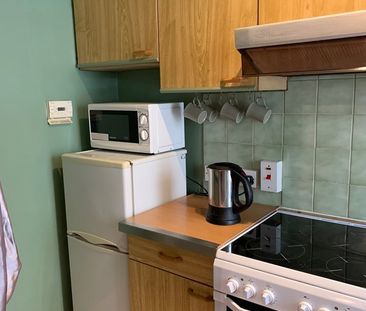 1 Bed Flat, Nicolson Street, EH8 - Photo 2