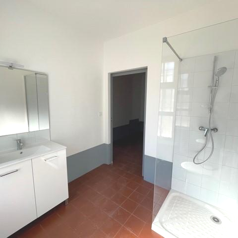 Location Maison 4 pièces 77m² BOUZIGUES 34140 - Photo 1