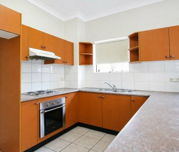 HUGE 3 BEDROOM APARTMENT IN THE HEART OF BRIGHTON LE SANDS - Photo 5