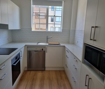 Fully renovated 1st floor 2 bed unit 100 m from beach, northly aspe... - Photo 5