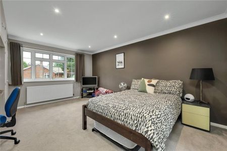 4 bedroom detached house to rent - Photo 2