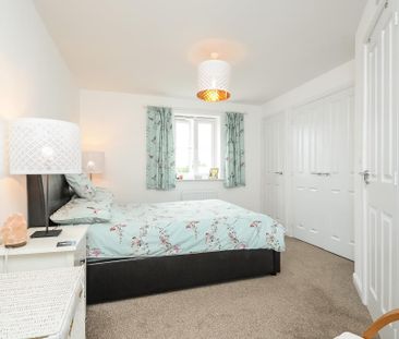 3 bedroom end of terrace house to rent - Photo 3