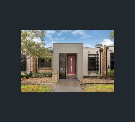 4 Peppermint Lane North, Melton, Vic 3337 - Photo 1