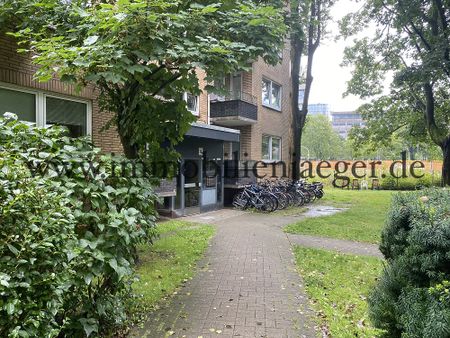 Bramfeld bei OTTO - Hochhaus im 1.OG - Neu renoviertes 1-Zimmer-Apartement mit Balkon - ab sofort - Foto 4