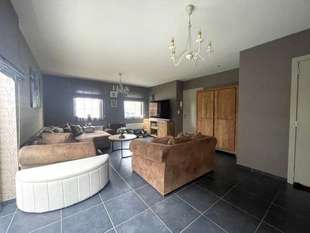 ZEER RUIME HOB MET 5 SLAAPKAMERS EN ZUID-OOST TUIN - Photo 2