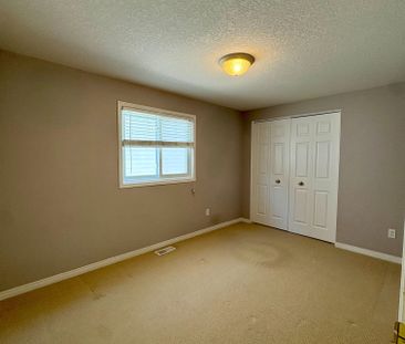 For Lease - 629 Violet Street, Waterloo, Ontario - Photo 1