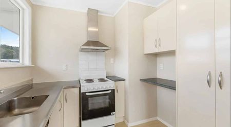 Renovated and secure - Photo 4