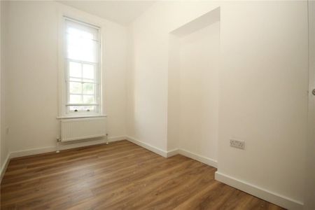 3 Bed Flat, Streatham High Road, SW16 - Photo 4
