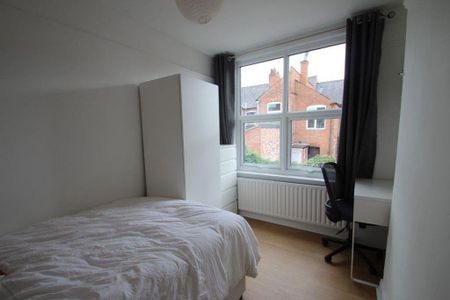 4 bedroom terraced house to rent - Photo 3