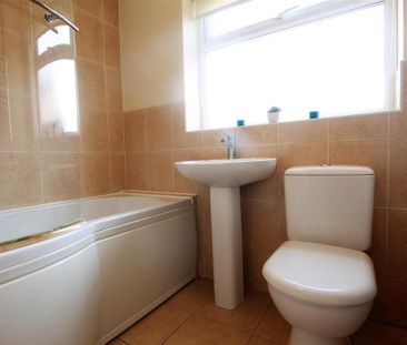 3 bedroom apartment to rent - Photo 3