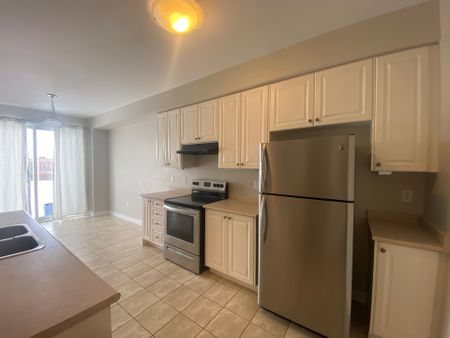 For Lease - 2019 Trawden Way Unit# 63, Oakville, Ontario - Photo 4