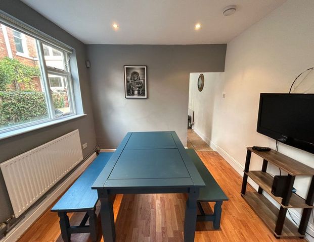 St. Leonards Road Room 6 - Photo 1