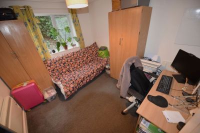 2 bedroom Flat in Flat 6, Leeds - Photo 5