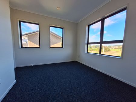 3 Bedroom townhouse with garage loft. - Photo 2