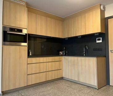 Modern Instapklaar duplex-app met 2 slpks, terras & afgesloten garage! - Foto 5