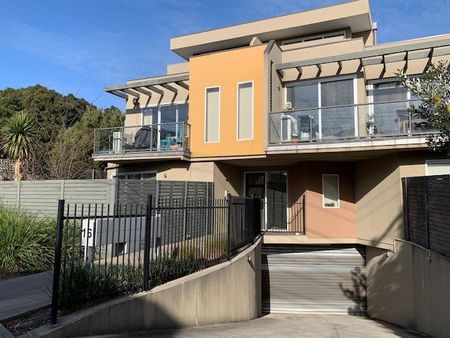 SUN DRENCHED 2 BEDROOM BEAUTY IN HOT SPOT! - Photo 4