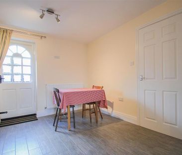 3 bedroom end of terrace house to rent - Photo 2