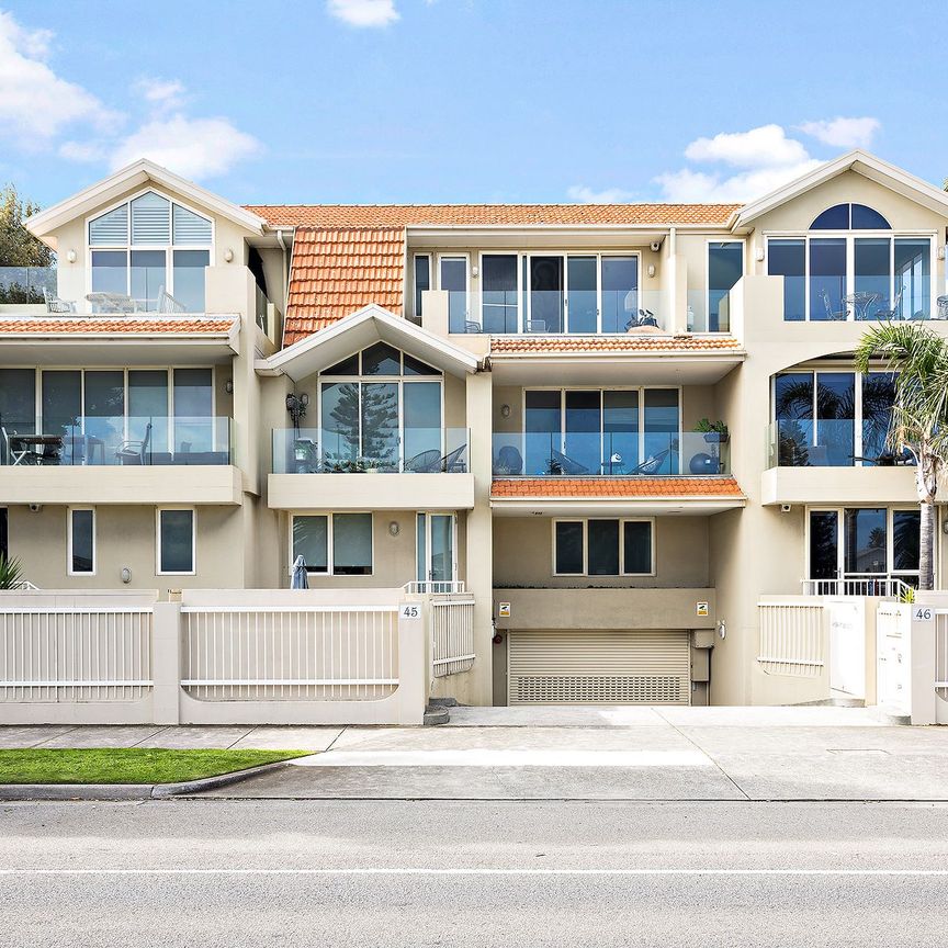 Unit 1/45-46 Marine Parade, St Kilda. - Photo 1