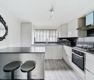 2 bedroom Flat To Let - Photo 6