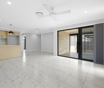 Family Home with Ducted Air-conditioning & Solar Electricity - Photo 2