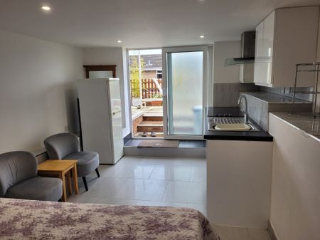 ***ALL BILLS INCLUDED*** Wyndham Avenue, High Wycombe - Photo 5