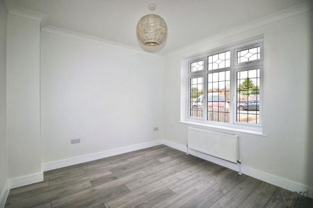 2 bedroom semi-detached bungalow to rent - Photo 3