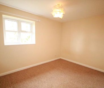 2 bedroom end of terrace house to rent - Photo 5