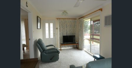 CHARMING FULLY FURNISHED 2 - BEDROOM COTTAGE IN PEACEFUL RURAL SETTING - Photo 5