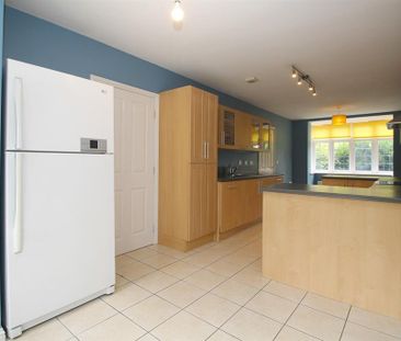 4 bedroom terraced house to rent - Photo 3