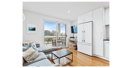 UNFURNISHED, Two storey apartment. - Photo 3