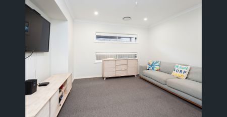 NEAR NEW CONTEMPORARY COASTAL SINGLE LEVEL HOME IN RUNAWAY BAY - Photo 3