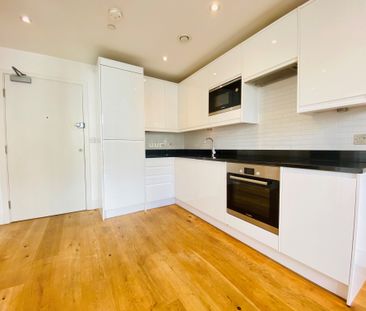 1 bedroom apartment to rent Central Cross Apartments, 2 South End, ... - Photo 3