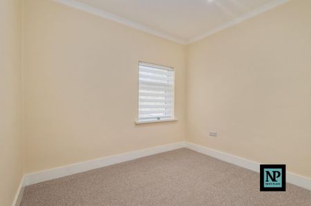 2 bedroom end of terrace house to rent - Photo 2