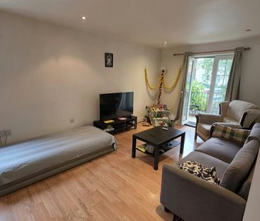 Flat to rent on - Photo 3