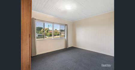 Spacious Family Home on Large Block at 122 North Street, North Toowoomba - Photo 4