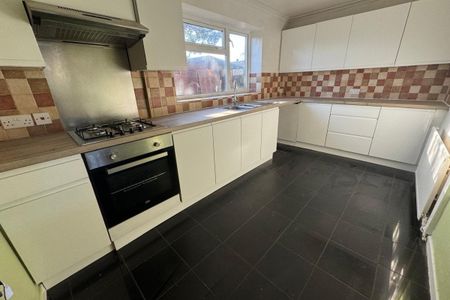 Salisbury Drive, KIDDERMINSTER - Photo 5