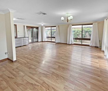 Charming Family Home with Pool - Photo 2