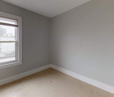 Two Bedroom Duplex - Photo 3