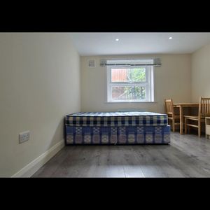 Studio Flat, Lea Bridge Road, E5 - Photo 2
