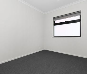 Beautiful 3-Bedroom Home in Wollert - Photo 4