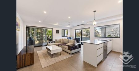 Spacious 2-Bedroom Apartment with Expansive Balcony - Photo 2