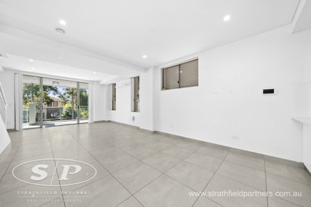 Luxury 5 Bedroom Home, Great Location - Photo 2