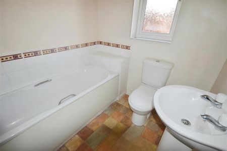2 bedroom semi-detached house to rent - Photo 3