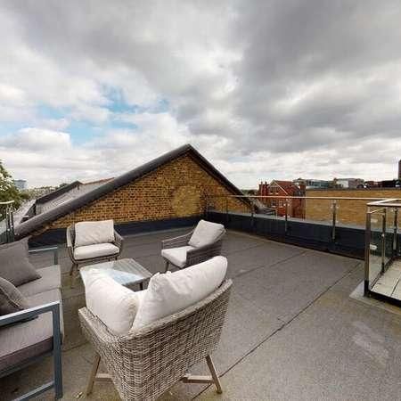 Starboard Penthouse, Fulham, London, W6 - Photo 1