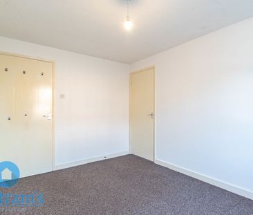 2 bed Flat for Rent - Photo 2