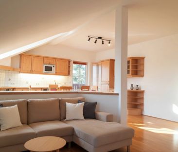 Wohnen über den Dächern – helle 3-Zimmer-Dachgeschosswohnung mit Ba... - Photo 1