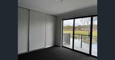 Three bedroom townhouse with beautiful views - Photo 3