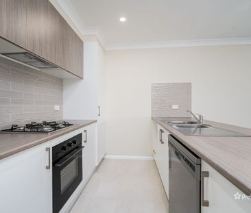 STUNNING BRAND NEW 4-BEDROOM HOME IN SOUGHT-AFTER LOCATION. - Photo 6